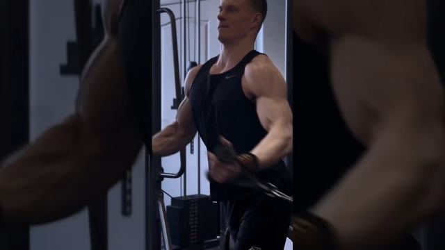 ?Кроссовер? Идеальный тренажер для прокачки грудных? #юрагорячев #систематела #массанабор