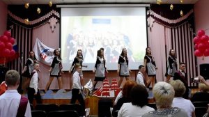 танец НЕБО ПОМОЖЕТ НАМ на последнем звонке 61 школа 2021