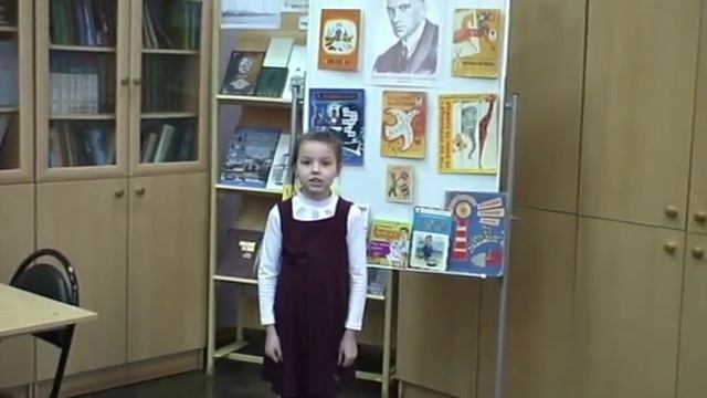 Страна читающая — Алёна Согласнова читает произведение «Песня-молния» В. В. Маяковского смотреть онлайн