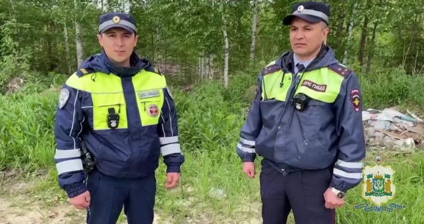 В Ханты-Мансийском автономном округе полицейские первыми пришли на помощь увязшим в болоте детям