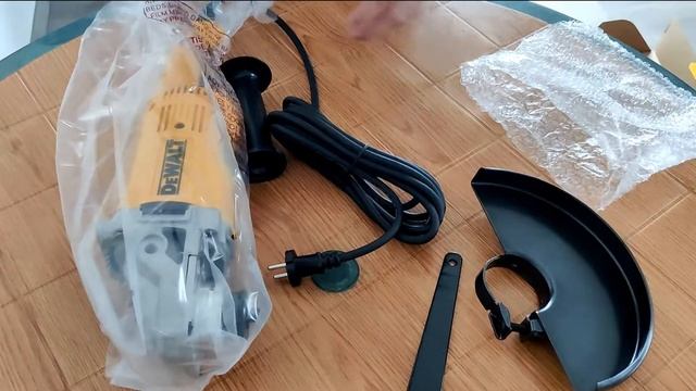 DeWALT DWE492 Обзор розпаковка