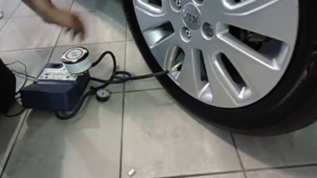 | Georgetown Kia 2013 Kia Rio LX+ Tire repair kit walk through смотреть онлайн