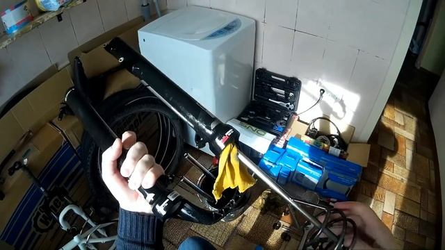 Подготовка велосипеда. Замена масла в вилке (RockShox XC 30 TK 100 мм). смотреть онлайн