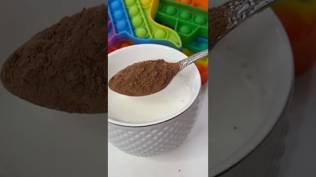 Что будет если в молоко добавить какао Эксперимент Лайфхак смотреть онлайн