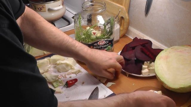 Капуста по-грузински  со свёклой и сельдереем (по - гурийски). Рекомендую!