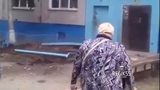 Демонтаж подъездного козырька, Омск