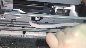 Принтер постоянно крутит роликами, уходит в ошибку - замялась бумага, Epson L200
