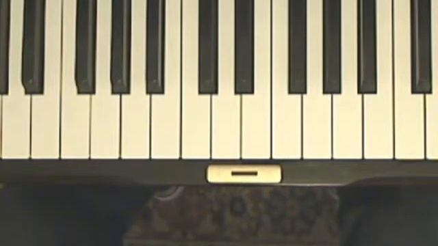 Piano lesson. How to play a succession of notes using all the fingers смотреть онлайн