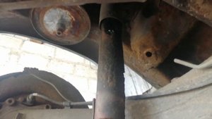 Volvo 850. Замена пружины задней подвески.