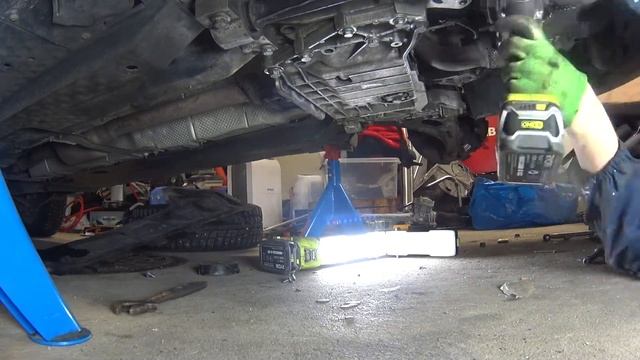 Sähköisen ohjaustehostimen kiinnitys 3 minuutissa Volkswagen Touran 2003 смотреть онлайн