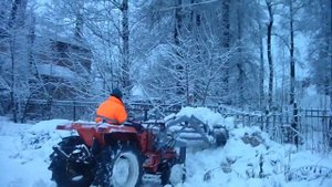 Японский трактор Хиномото N249 уборка снега