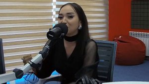 МУСТАҚИМ: Камила Раҳимӣ дар радиои «Азия-Плюс»