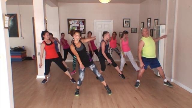Zumba with Talia "Mil Pasos" cool down смотреть онлайн
