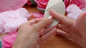 Розы искусственные. Цветы своими руками из подложки.