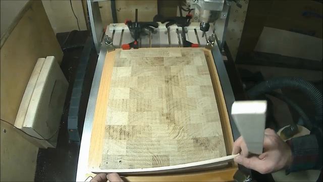 Торцевая разделочная доска на ЧПУ. Анти-крошка под тарелку. Чисто, красиво, удобно!