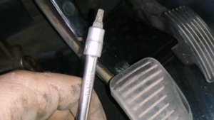 произвольно поднятие оборотов и вторая неполадка загоралась контролька абс и ручник пежо боксер