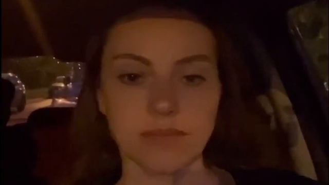 ДЕВУШКА, КОТОРАЯ ПОЁТ