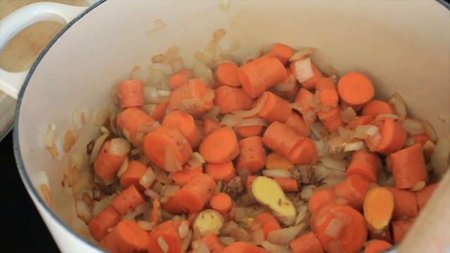 PUMPKIN GINGER CARROT SOUP RECIPE | easy & healthy fall soup