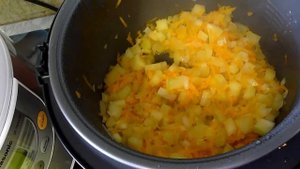 Что можно приготовить из кабачка или как приготовить простейшее овощное рагу в мультиварке