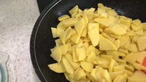 80. Жаренная картошка со свиными шкварками.