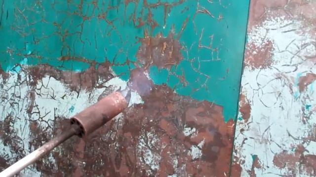 Как очистить гаражные ворота от старой краски.  Способ два в одном.