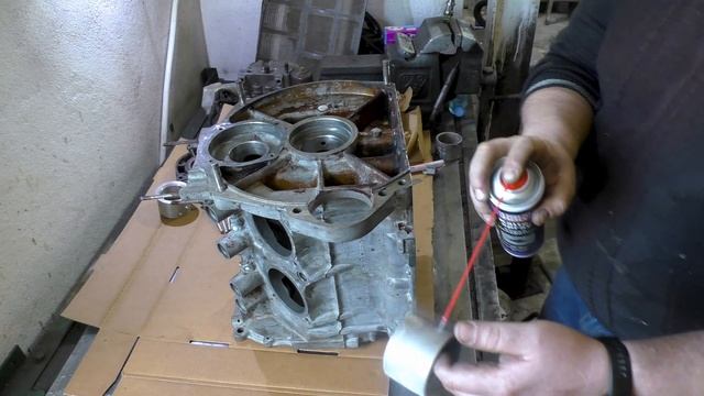 Устанавливаем коренные вкладыши ЗАЗ-968 с помощью спрея-охладителя LIQUI MOLY Kalte-Spray