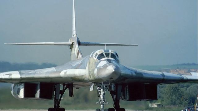 Почему Ту-160 оставляет после себя облако оранжевого дыма? смотреть онлайн