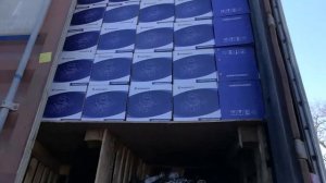 Выгружаем сборный контейнер из Кореи с продукцией Nomparts