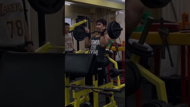 Подьем на бицепс 70 кг в 15 лет. Собственный вес 70 кг #15yearsold #70kg #gym #steroids