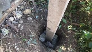 Залили столбы и поставили Установка временного забора в Крыму