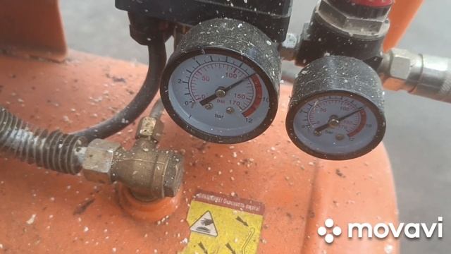 Компрессор Кратон работает 10 секунд и отключается, через десять секунд включается