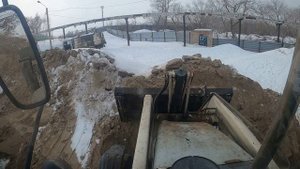 Зима продолжается.Долбим лед.Замешиваем псс.Погрузчик-экскаватор terex.