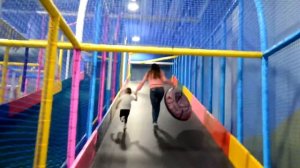 Развлекательный детский центр Хлоп Топ Капитолий с горками и батутами