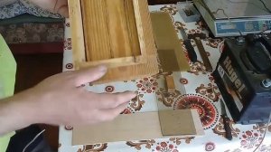 Подготавливаем рамки для пчел и натягиваем вощину.