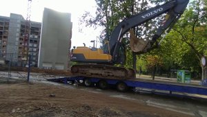 Заезд экскаватора на трал.VOLVO EC220DL