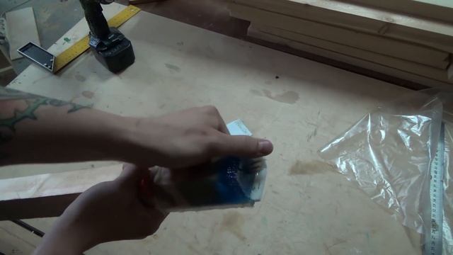 Кольцо из эпоксидной смолы и дерева