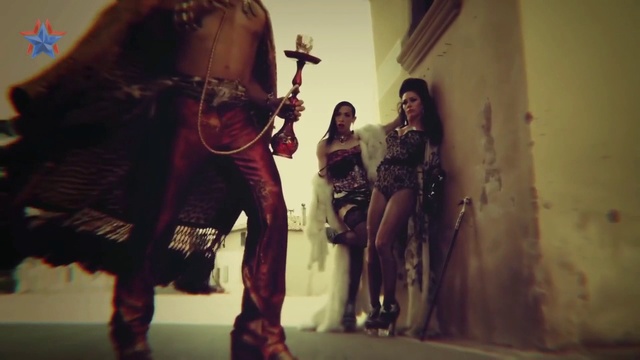 Madonna - Turn Up The Radio смотреть онлайн