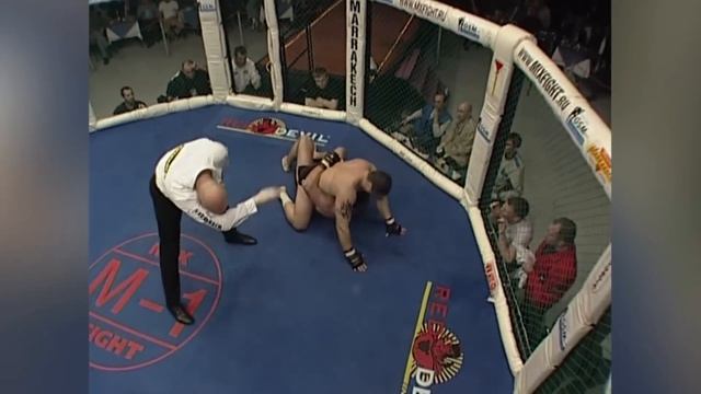 Вот почему его прозвали РУССКИЙ МОЛОТ! 20 СЕКУНД и соперник в нокауте! Ударная мощь Романа Зенцова! смотреть онлайн