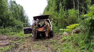 Снова поехали искать полевой стан.