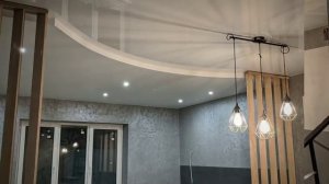 Зонирование кухни студии дубовой рейкой