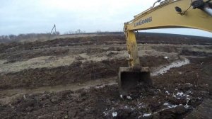 ЭКСКАВАТОР В РАБОТЕ: откосы траншеи, планировка грунта. EXCAVATOR AT WORK 2019.BALABAN