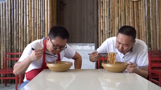 【美食合集】5斤豬肉，二弟做“紅燒牛肉麵”，香辣勁道大口嗦面真過癮！ ｜Mukbang【鐵鍋視頻】