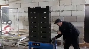 Производство, ящиков для овощей, фруктов, машина по склейке заготовки.