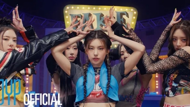 ITZY "Cheshire" MV