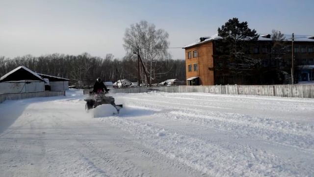 чистим снег квадроциклом cf500 2A. отвал на квадроцикл смотреть онлайн
