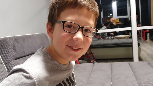 Чем занимается ПЕДАГОГ на УРОКЕ пока ученик РИСУЕТ на МАТЕМАТИКЕ смотреть онлайн