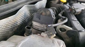 EGR valve removal and cleaning in Mercedes W221 S350 CDI / OM642 Diesel Engine