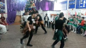 6 класс новогодний танец