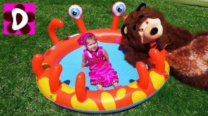 Маша и Медведь КРАБ-ГИГАНТ В БАССЕЙНЕ Нужен Доктор! Masha and the Bear Маша и Медведь Новые Серии