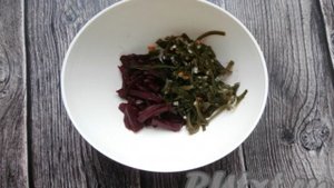 Салат из свеклы и морской капусты